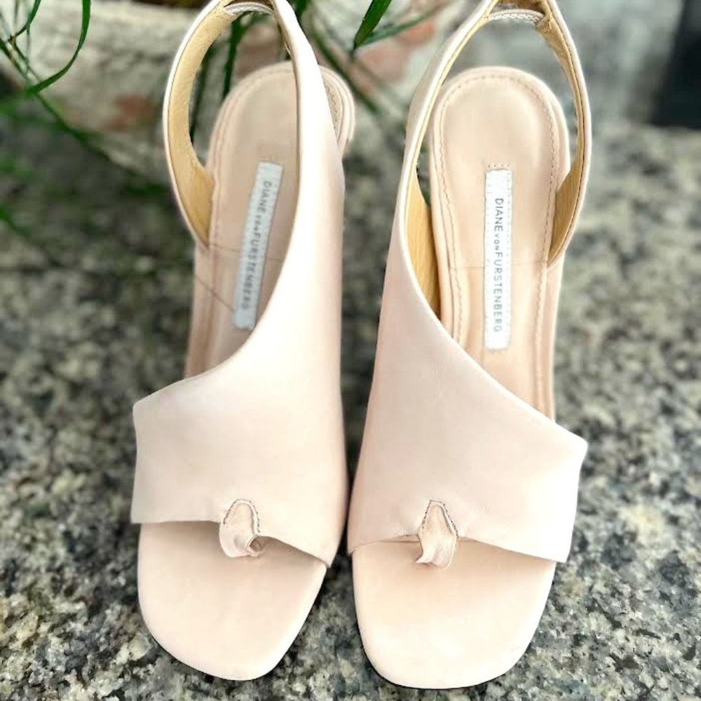 Diane von Furstenurg Morocco Sandals in Blush Suede - Size 7